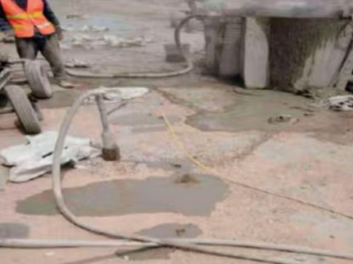 高港水泥混凝土路面板底注浆技术 路面脱空注浆整治方案