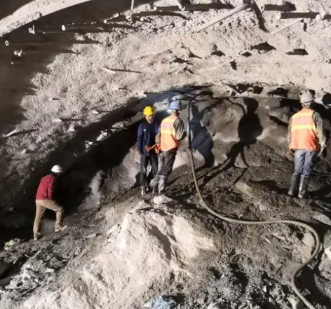 高港拱顶带模注浆料的施工流程及注意事项